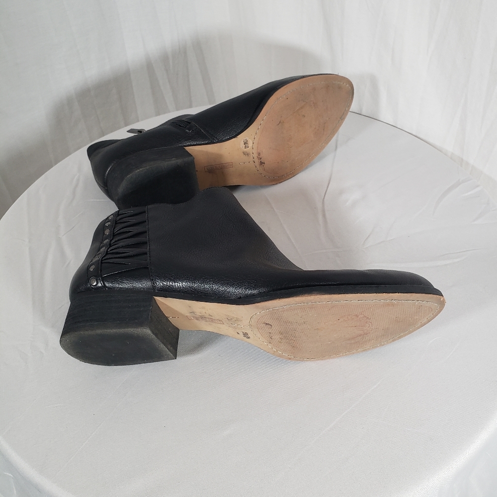 Vince Camuto's Black Leather Booties Sz 10 - Picture 7 of 9